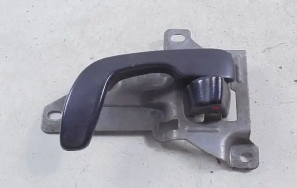 Mitsubishi Eclipse Front door interior handle 