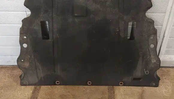 Ford Fusion II Engine splash shield/under tray DG936P013JA