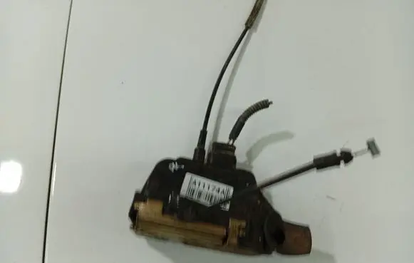 Nissan Primera Front door lock 