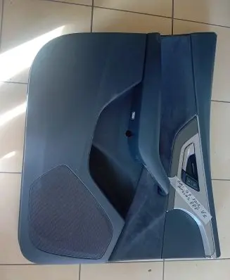 Audi Q7 4M Front door card panel trim