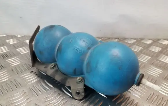 Vacuum air tank