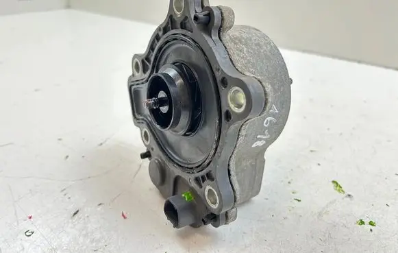 Toyota Prius+ (ZVW40) Water pump 