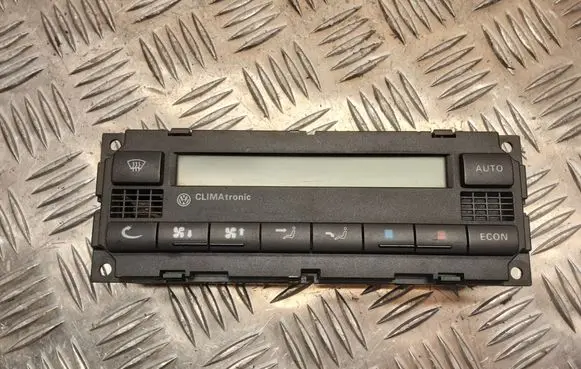 Volkswagen PASSAT B5.5 Climate control unit 5HB008139