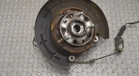 Rear wheel hub