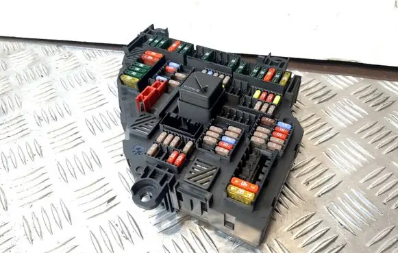 BMW 7 F01 F02 F03 F04 Fuse module 925281201