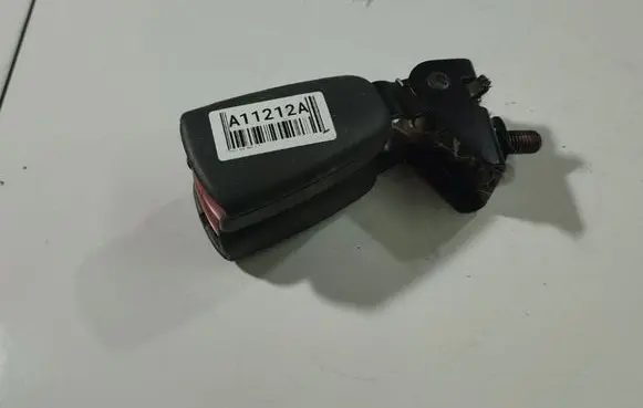 Volvo S60 Middle seatbelt buckle (rear) 