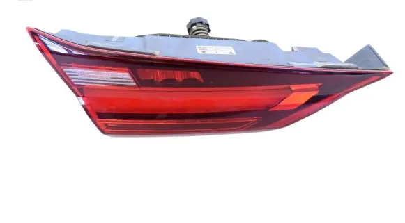 Tailgate rear/tail lights