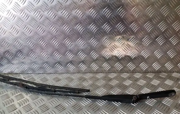 Opel Vivaro Front wiper blade arm 7700311585 91165493