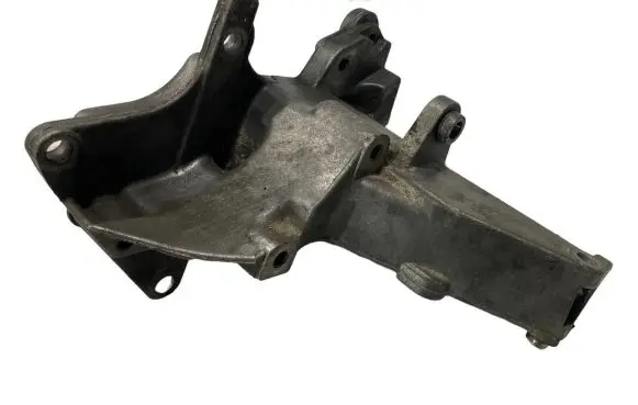 BMW 5 E39 Engine mounting bracket 2245747 11162245747