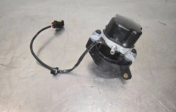 Mercedes-Benz C W206 Vacuum pump A0004301000
