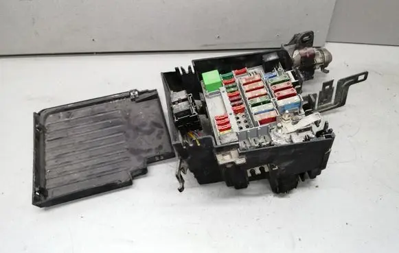 Peugeot 406 Fuse module