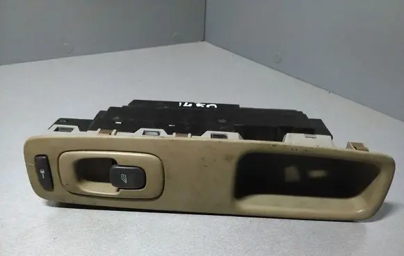 Volvo V70 Electric window control switch 9467627