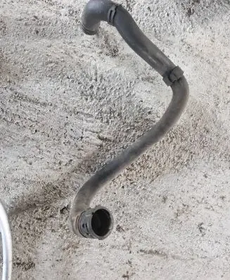 Volkswagen PASSAT B6 Engine coolant pipe/hose
