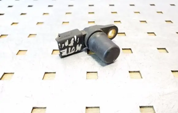Nissan Note (E11) Camshaft position sensor 8200033686
