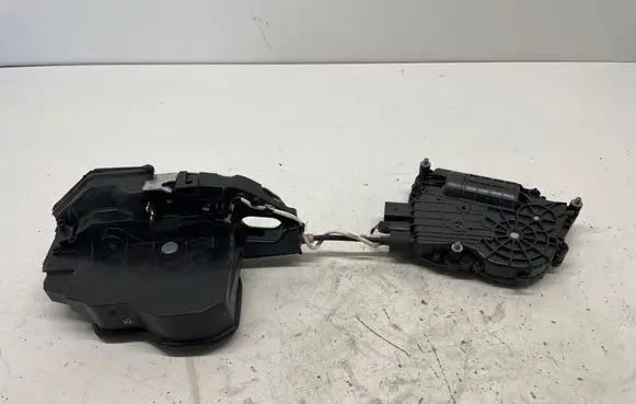 BMW 5 F10 F11 Rear door lock 7154515 A053702