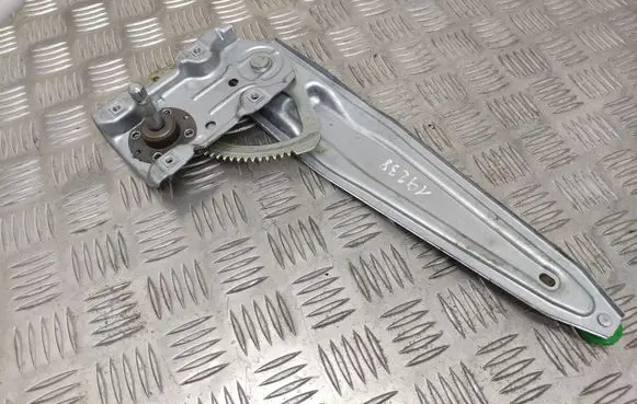 Rear door manual window regulator