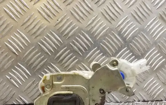 Subaru Legacy Front door lock