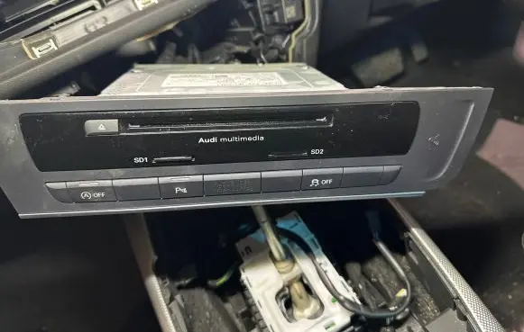 Navigation unit CD/DVD player