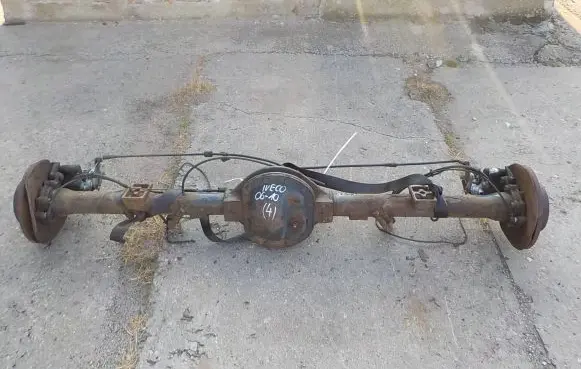 Iveco Daily 35.8 - 9 Rear axle beam with reductor 