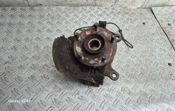 Nissan X-Trail T31 Front wheel hub