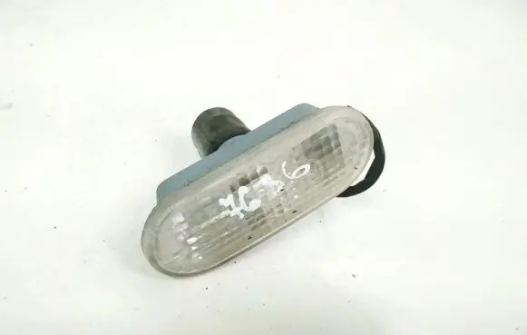 Volkswagen Golf IV Front fender indicator light 1J5949117A