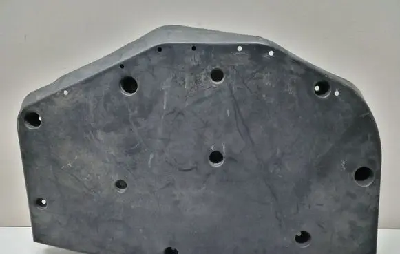 Maserati Ghibli Center/middle under tray cover 670004358