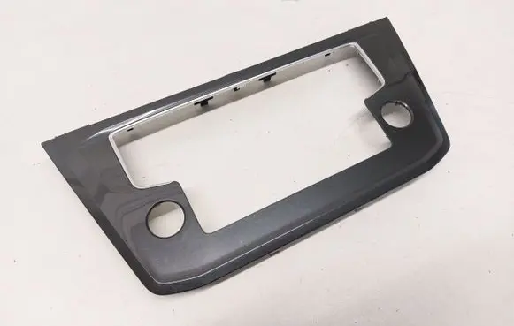 Volkswagen Tiguan Radio/GPS head unit trim 5NA858071B