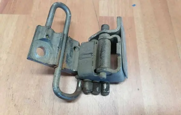 Audi A6 Allroad C5 Front door lower hinge 4B0831411B
