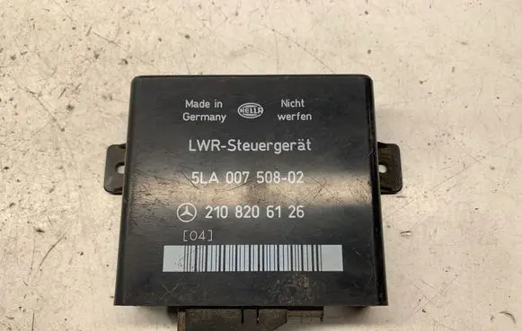 Mercedes-Benz E W210 Light module LCM 5LA00750802 2108206126
