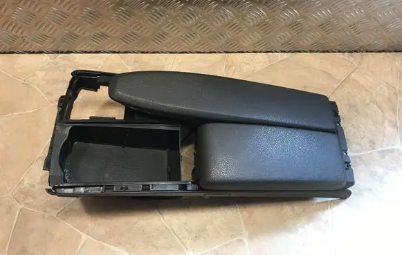 Mercedes-Benz C W204 Armrest A2046801339