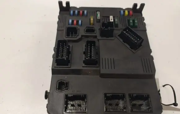 Peugeot 407 Comfort/convenience module 9655708380 BSIS0200 S02