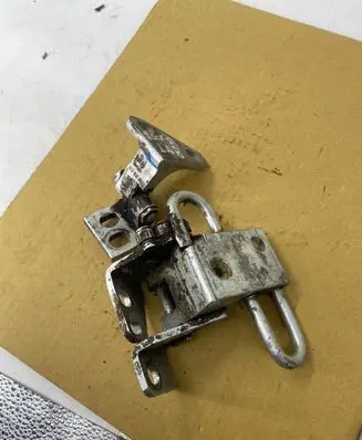 Volkswagen Golf V Front door hinge set 1K0831402K 1K0831412L