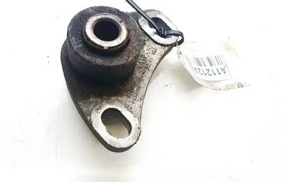 Volvo S60 Engine mount bracket 9203967