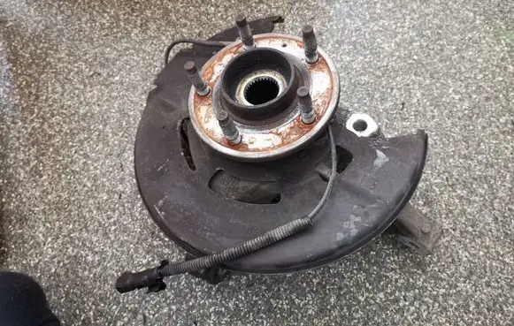 Opel Zafira C Front wheel hub