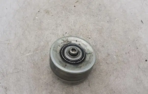 BMW 5 E60 E61 Alternator belt tensioner pulley 55112403