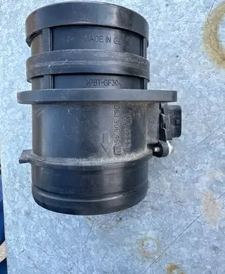 Volkswagen Tiguan Mass air flow meter 06J906461D