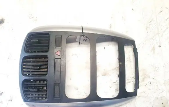 Chrysler Town & Country IV Dash center air vent grill p05005078aa 58024e