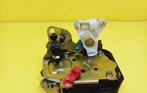 Chrysler PT Cruiser Rear door lock