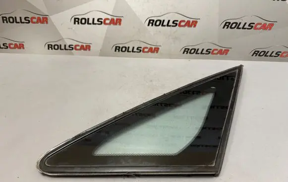 Toyota Avensis Verso Front triangle window/glass 43R00033