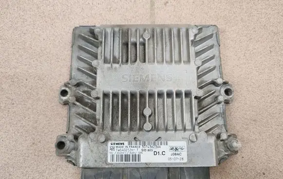Volvo V50 Engine control unit/module 30743623AA 5WS40212HT