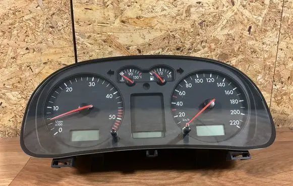 Volkswagen Golf IV Speedometer (instrument cluster) 1J0920802F 110008957