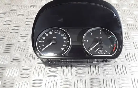 BMW 1 E81 E87 Speedometer (instrument cluster) 697464901 102495231