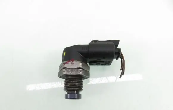 BMW X3 E83 Fuel pressure sensor 0281002497