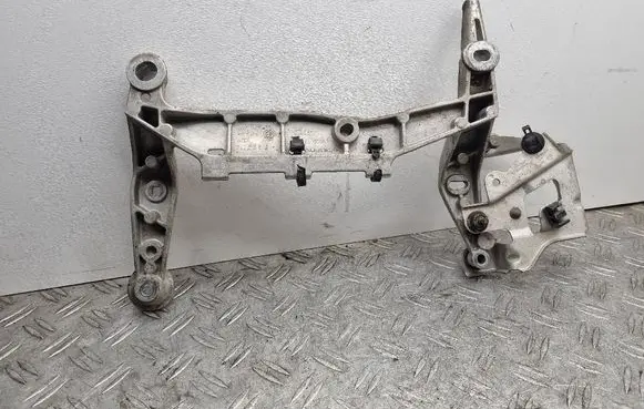 Porsche Cayenne (9PA) Pneumatic air compressor holding bracket 7L0616879