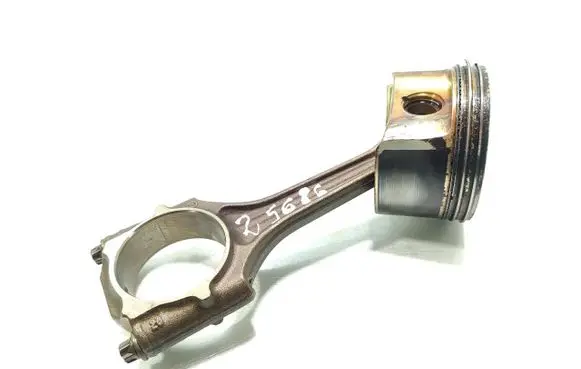 Volkswagen Jetta V Piston with connecting rod 