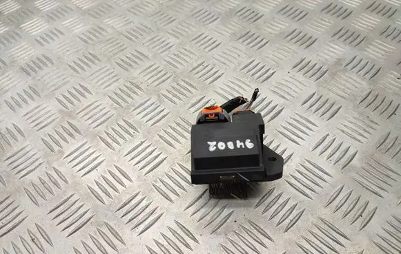 Peugeot 2008 I Coolant fan relay 9827870080