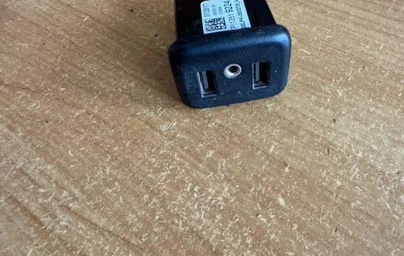 Opel Ampera- E USB socket connector 13519224 P13519224