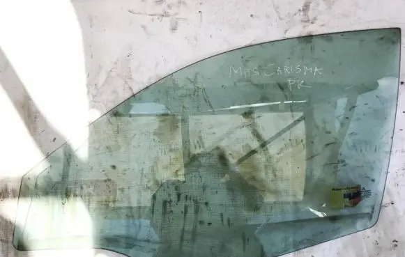 Mitsubishi Galant Front door window glass four-door