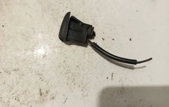 BMW 3 E46 Windshield washer spray nozzle 61667056731