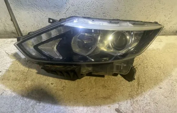 Nissan Qashqai Headlight/headlamp 10018013